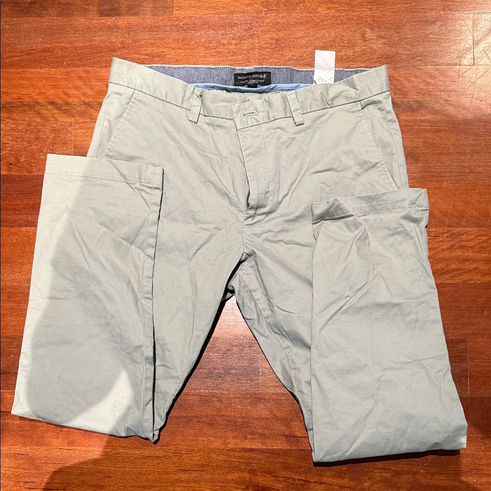 Banana Republic Men's Light Gray Cargo Pants